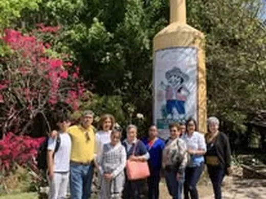 Escalinata en jardín histórico